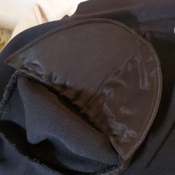 St. John Basics 2-Button Black Blazer in Classic Santana Knit, Size 8 - Picture 11 of 12